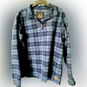 Men’s pull over flannel shirt. Blue checkered X-Large